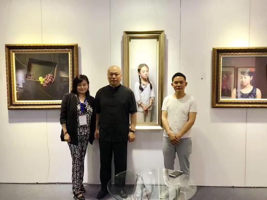 收藏家张振宇以超300万价格购入张青5幅油画